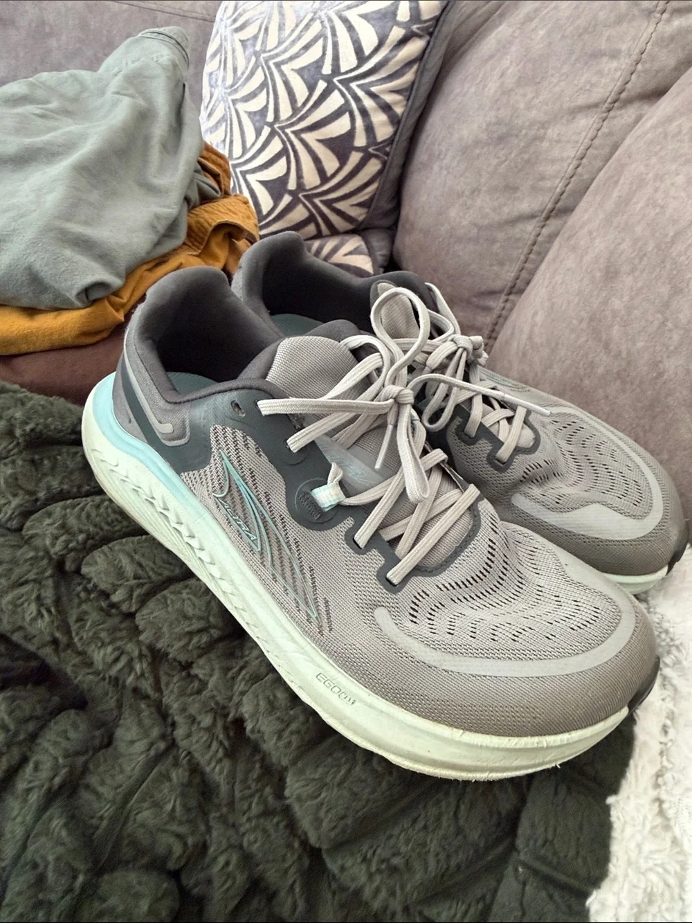 Women's Altra Paradigm 7 - AL0A82CG-221 size 10 sneakers
